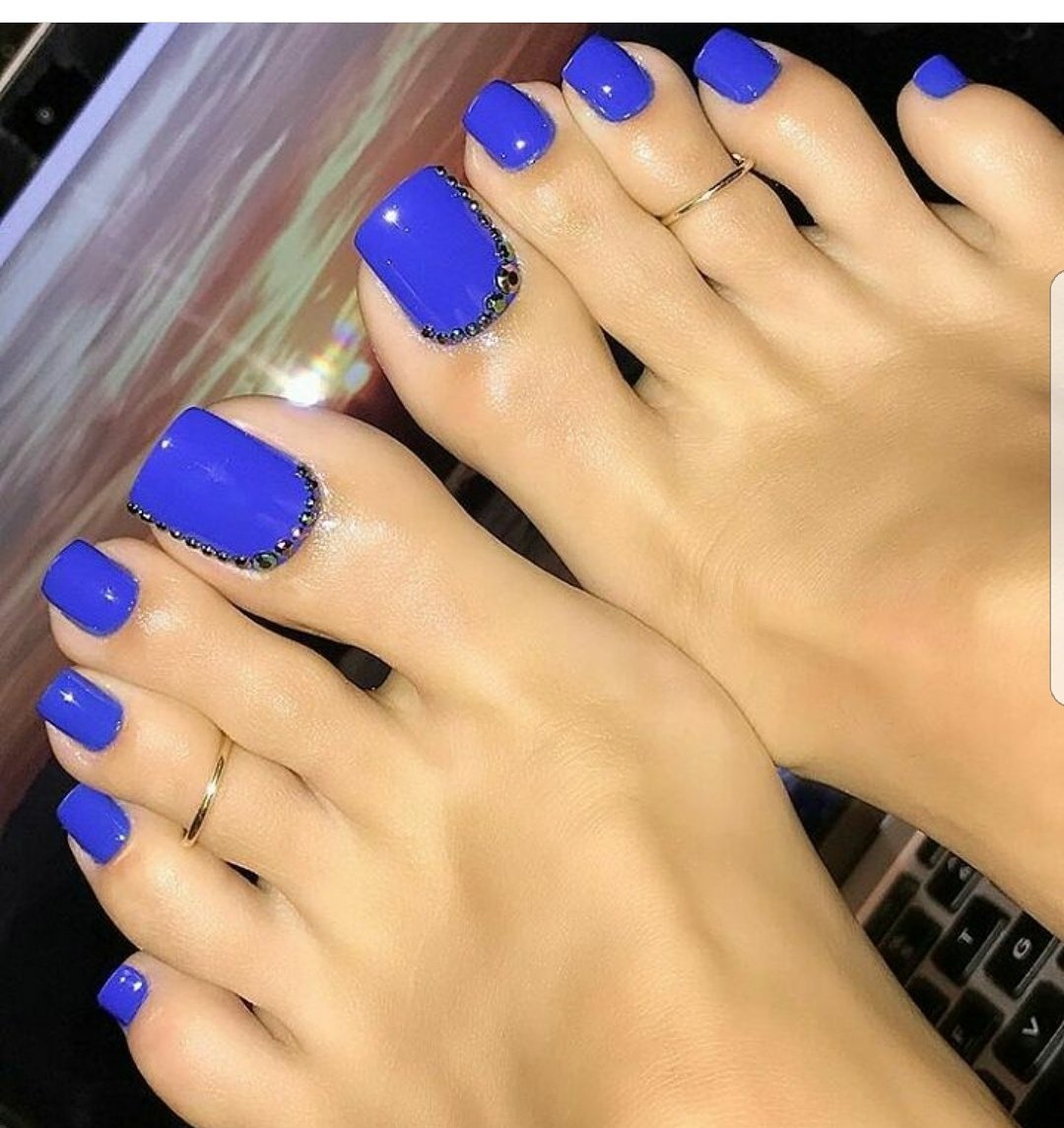 LacQrd's tweet photo. #pedicure goals ✔✔
#bluevibes #blueweek #bluenails #bluetoes #bluenailpolish #pedi #nailart #nailartist #nailsnob #nailsonpoint #nailblog https://t.co/uXgpDXtFgK