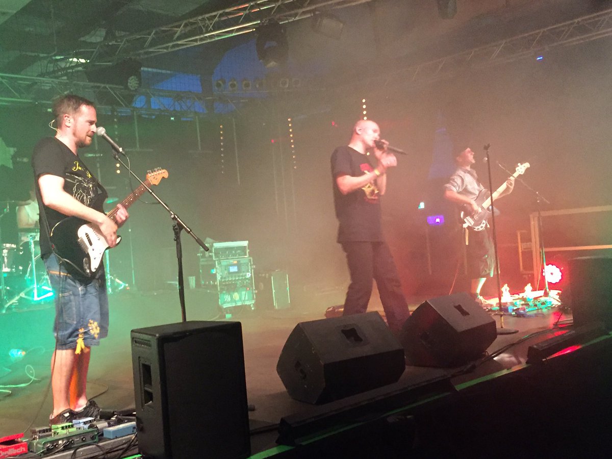 parzival4's tweet photo. Innen an außen. Sowas von. @rainervonvielen #Indiebase #BadAibling Wiederentdeckung des Jahres https://t.co/GXqW00M4Oc