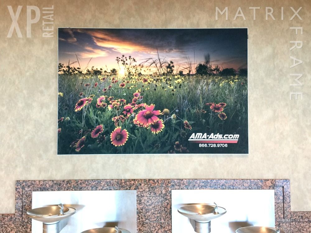 XPRetail's tweet image. With tension fabric graphics, your ads can double as art and they&apos;re so easy to swap out! 
#SEGFrames #tensionfabricgraphics #matrixframe