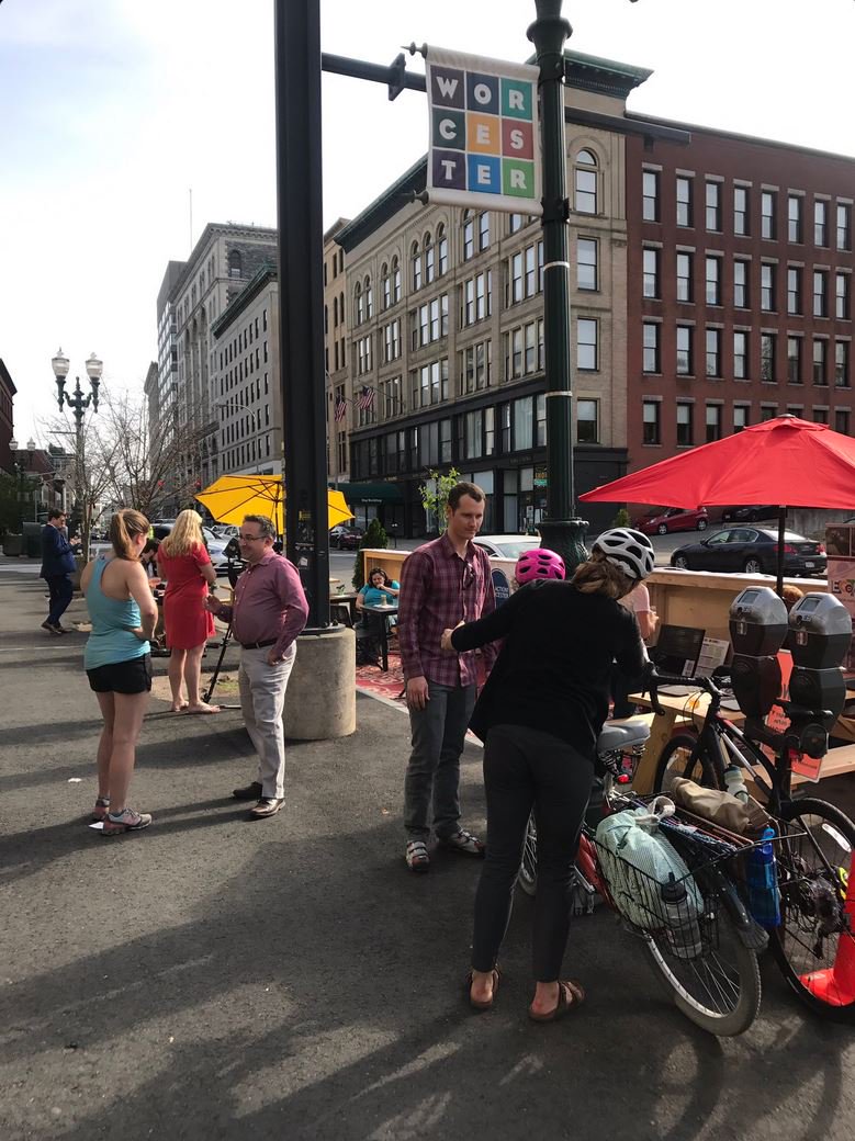 7hwheel's tweet photo. @TrekStopBikes @MajorTaylor99 @deadhorse_hill Also, @deadhorse_hill had a pop-up parklet during #JaneWeek2017 showing a great way to make city walk/bike friendly https://t.co/SR39R0sMMY https://t.co/Urlm4SeAqO