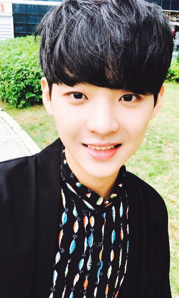 sedaily_star's tweet photo. '프로듀스101 시즌2'의 김태민씨가 서경스타와 인터뷰를 가졌습니다. 
이 구역의 신체 건강한 남자는 바로 나야 나!
영상메세지 공개 전에 셀카 먼저 공개합니다. 
#김태민 #프로듀스101 https://t.co/bYY5V147p7