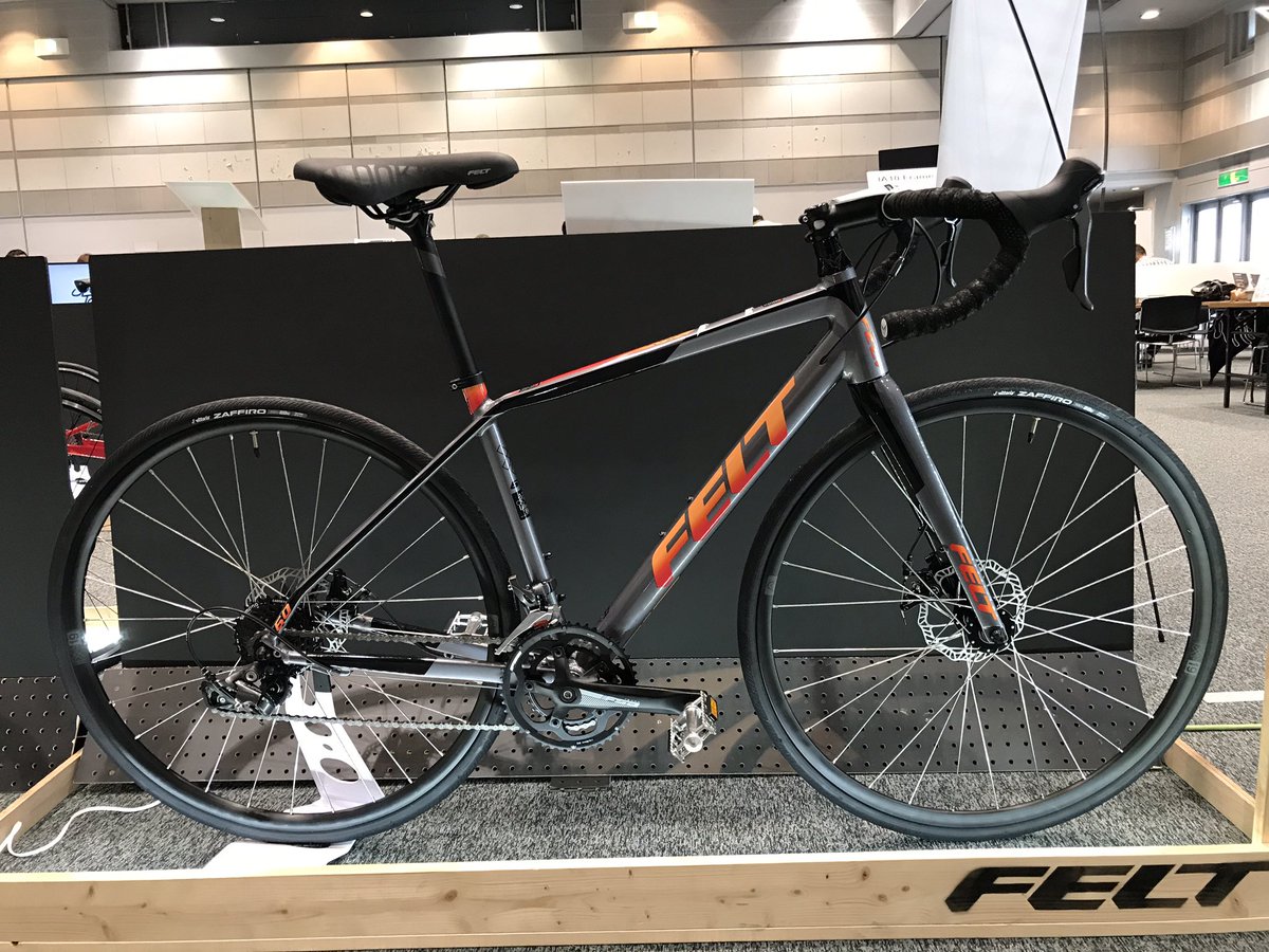 kanzakisenri's tweet photo. FELT VR60 2018年モデル
ニューカラーになりました!めっちゃかっこいい(*´꒳`*)
コンポも新型クラリスになり、ますますオススメのモデルに生まれ変わりました!
#felt #vr60 https://t.co/zru933JddZ