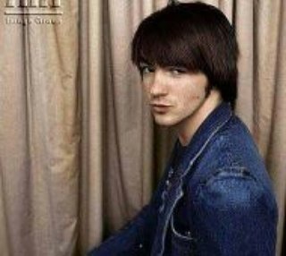 Happy birthday to Drake Bell:) 