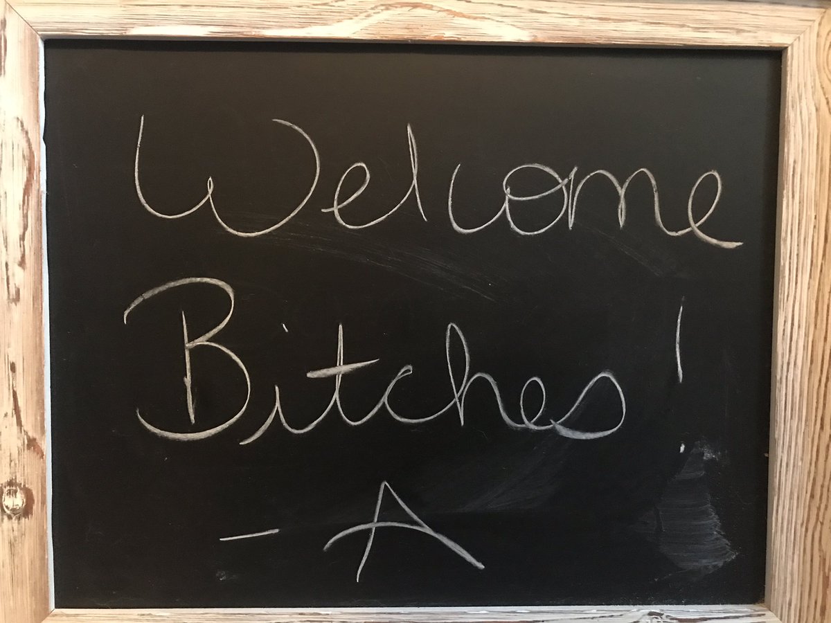 perezadento's tweet image. The level of extra me and my mom put into today is unreal but not surprising #PLLGoodbye #PLLEndGame #PLLFinale