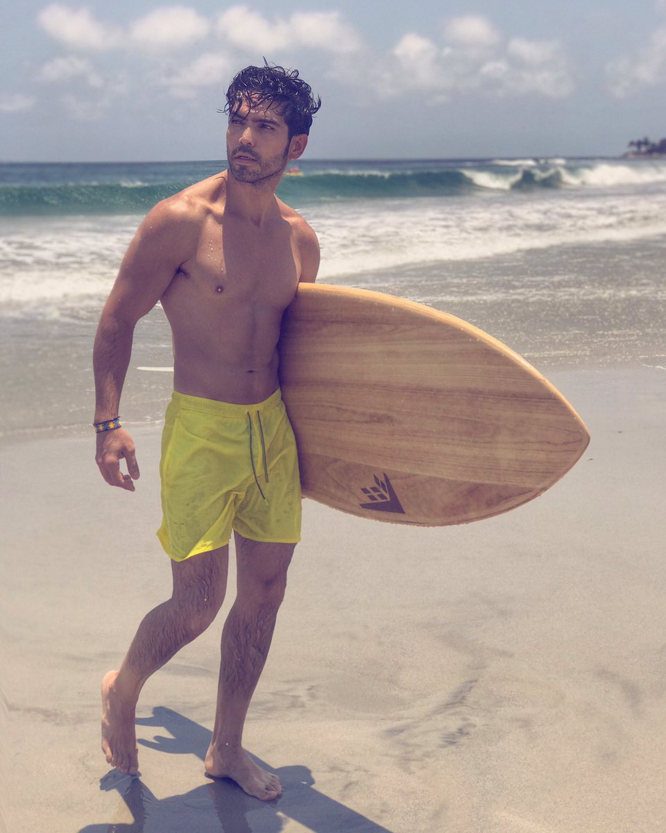 santanauriel's tweet photo. Entre la arena y el sol. ☀️🏄🏻
https://t.co/YvkQAQuvMb #takemeback #Wpuntademita 🏊🏼 #rivieranayarit https://t.co/LmnLE74a79