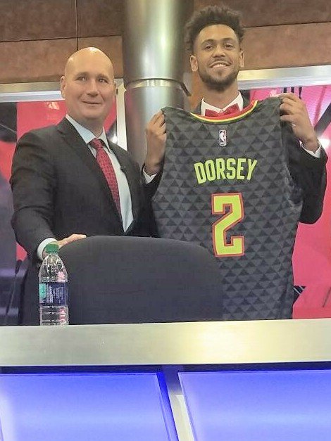 Timothy24742391's tweet photo. Tyler Dorsey to wear the same number as Stacy Sign in from Pasadena. https://t.co/tvvYzriqDf
