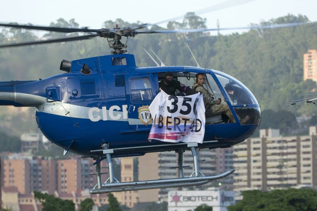 Se reporta explosión en el TSJ, un helicoptero del CICPC lanzó un explosivo a la sede del TSJ.