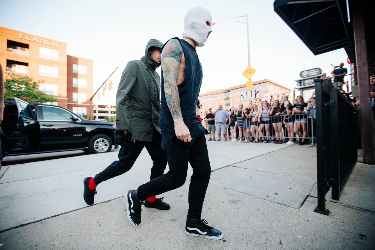 irish_clique's tweet photo. #TourDeBasement 🚶🚶🏻 https://t.co/pd7SUEeMjc