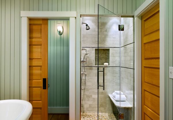 Stop by our showroom and browse all the different Cardinal Shower Enclosures​ options that we provide.

leeglassco.com/shower-doors
