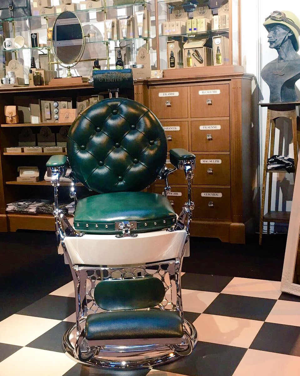 VIPBarberChairs's tweet photo. Vintage CE1979 Custom made for #captainfawcett #handmadeinportugal  #barbers 
info@vip-barber-chairs.pt https://t.co/Shqjc1eCXf