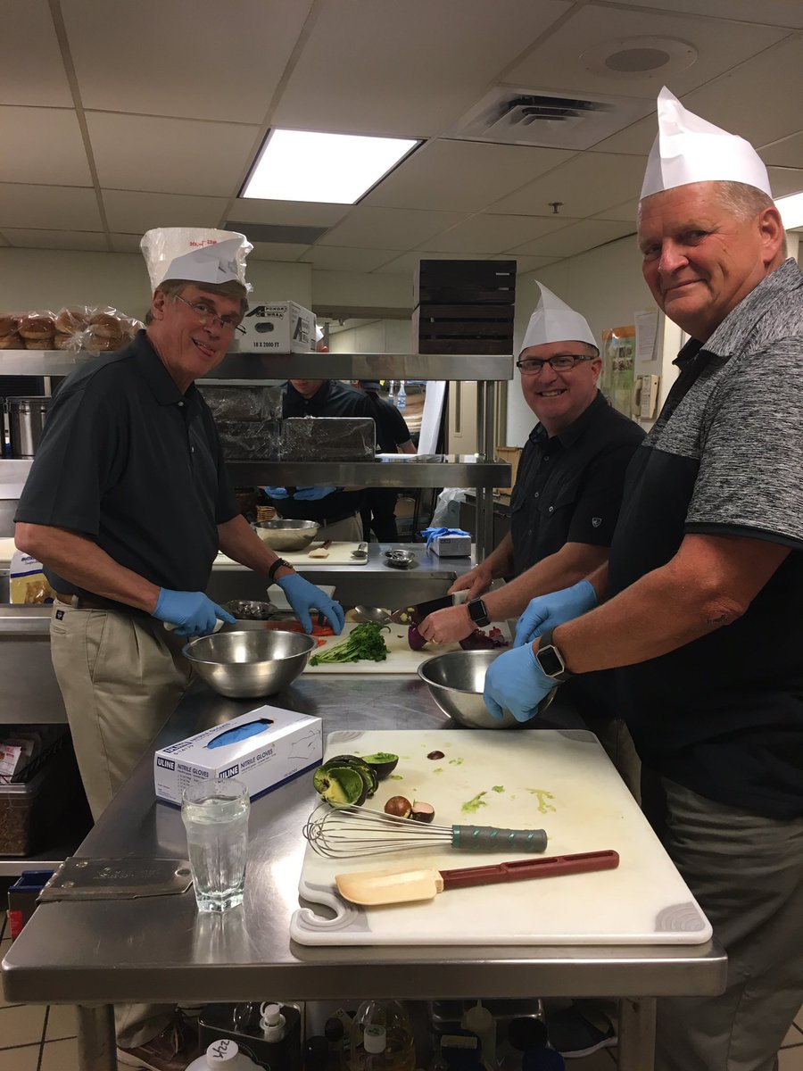Great day one of our #UMAC AD retreat! Just finished a culinary challenge! Entertaining process and creative final products! 🥑🍅