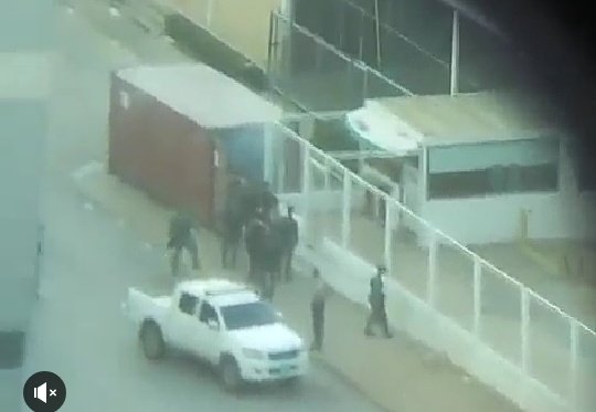 AlfonsocaroVe's tweet photo. ALERTA ..!! JOVENES DETENIDOS EN #LECHERIAS SON METIDOS EN UN CONTAINER Y AHOGADOS CON BOMBAS LACRIMOGENAS.! #27Jun https://t.co/PP3UTwm5bb