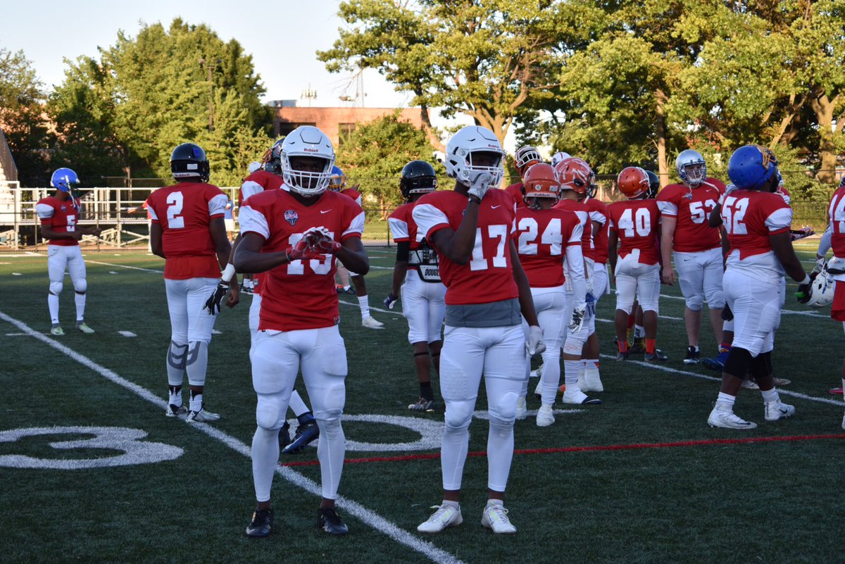 lomayo_'s tweet photo. 🏈. https://t.co/J0PT9QoeFW
