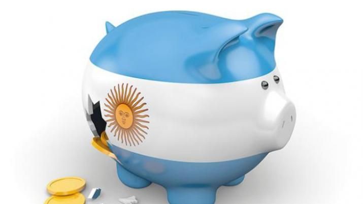 AlamedaCABA's tweet photo. "Las #Lebac es peligrosísimo, porque tenes 800 millones de pesos #timbeando con las letras del tesoro mes tras mes". https://t.co/ogwm1ItyrQ https://t.co/Sv2xRRFJqi