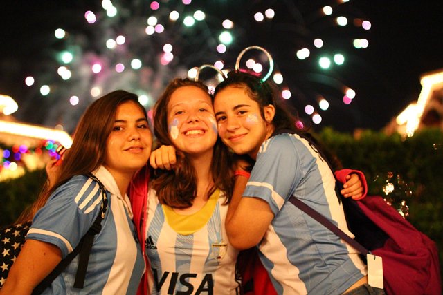 Funtime15's tweet image. ¡No sabés lo que es levantar la vista y ver el cielo lleno de fuegos artificiales! ¡Vos también podés vivir tus 15 así! #DisneyConFunTime