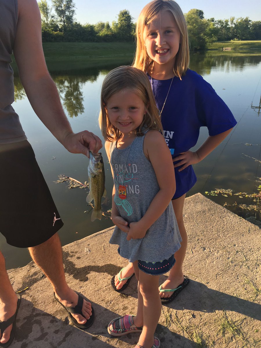 SydneyWithem's tweet photo. Caught my first 🐟 today! 👍 https://t.co/Z6vEG7oNiJ
