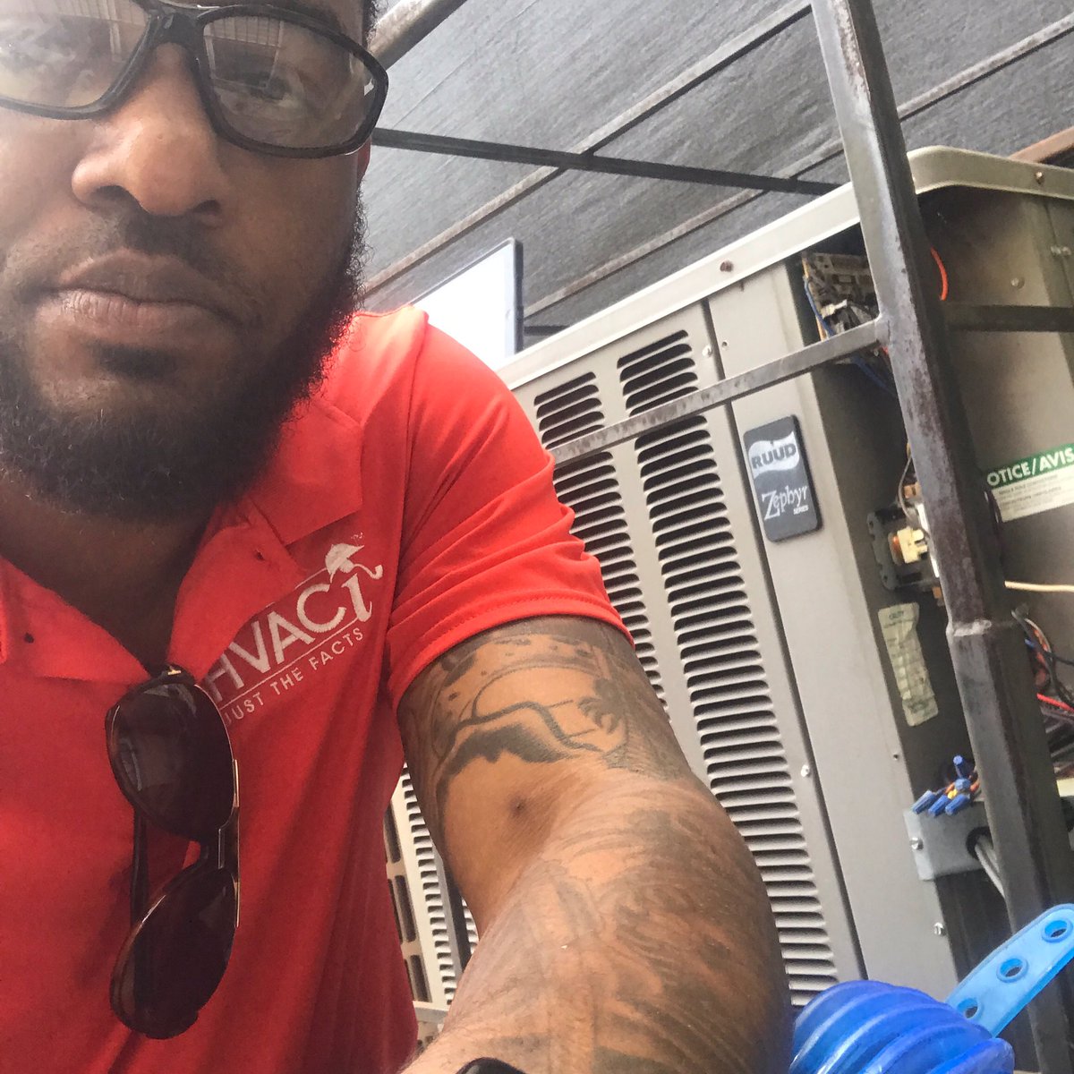 allsvcHVAC's tweet photo. Fresh Capacitor install. Contact us for a quote today! #DMV #CapitolHeights #DC #Maryland #Virginia #HVAC https://t.co/KGo1LIAtlW