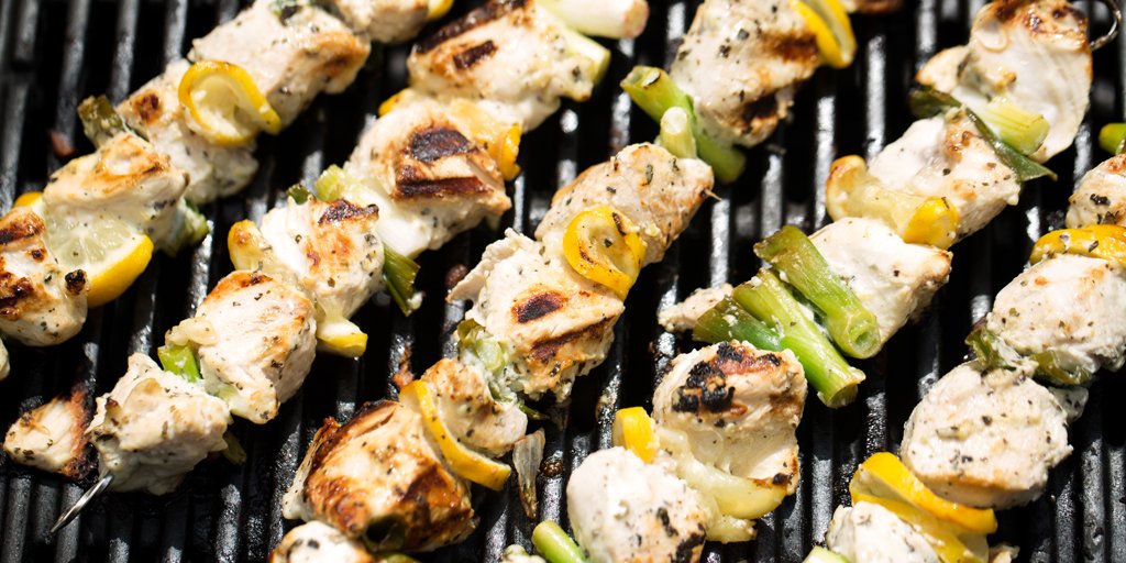 A2 What’s easier than kebabs? Try our Lemon Garlic Chicken kebabs and be the hit of the barbeque #organicfourth #BBQ stony.fm/2tVxZ0F