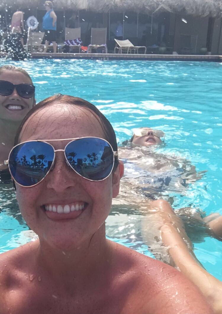 MorganLeffingwe's tweet photo. Everybody enjoying summer while I'm still studying for the NCLEX #drowning https://t.co/CiNkPeS0l4