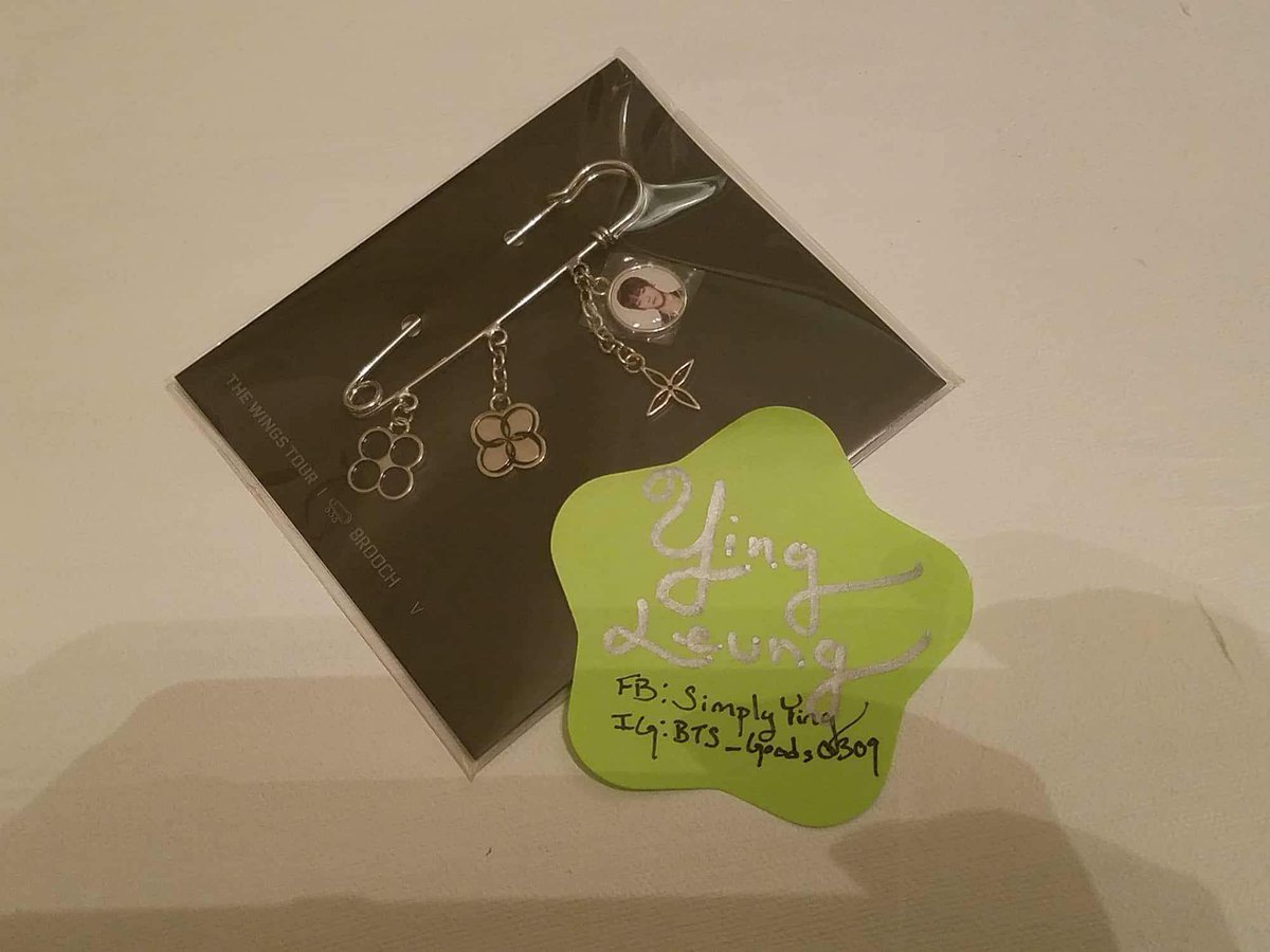 OverwhelmedVivi's tweet photo. Ending in 11 minutes! #BTS #SALE #WINGSTOUR #MWRCH #BROOCH #TAEHYUNG #V #KEYRING #FACECOLLECTION #KPOPSALES https://t.co/N3nnEtjt2i