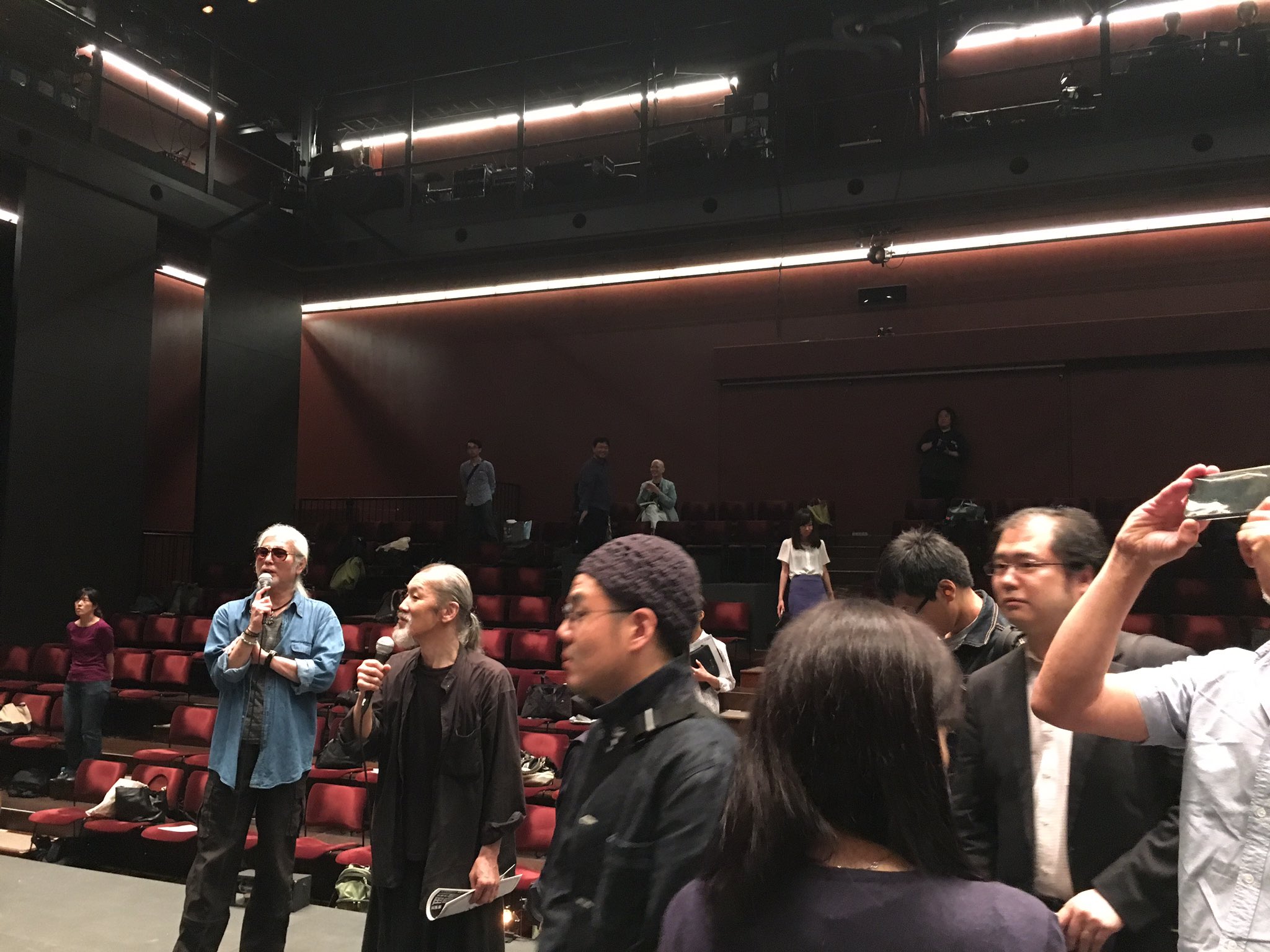 荒木 亜矢子 万有引力 レミング 素敵だったな 劇団って1つの民族や宗派みたいだな あの幾何学的な舞台美術と神出鬼没な役者たちはマグリットの絵画みたいで美しかった アフタートークではまさかの舞台上どうぞ 写真もどうぞ この作品はね A席 荒木 亜矢子 万有引力 レミング 素敵だったな 劇団って1つの民族や宗派みたいだな あの幾何学的な舞台美術と神出鬼没な役者たちはマグリットの絵画みたいで美しかった アフタートークではまさかの舞台上どうぞ 写真もどうぞ この作品はね A席