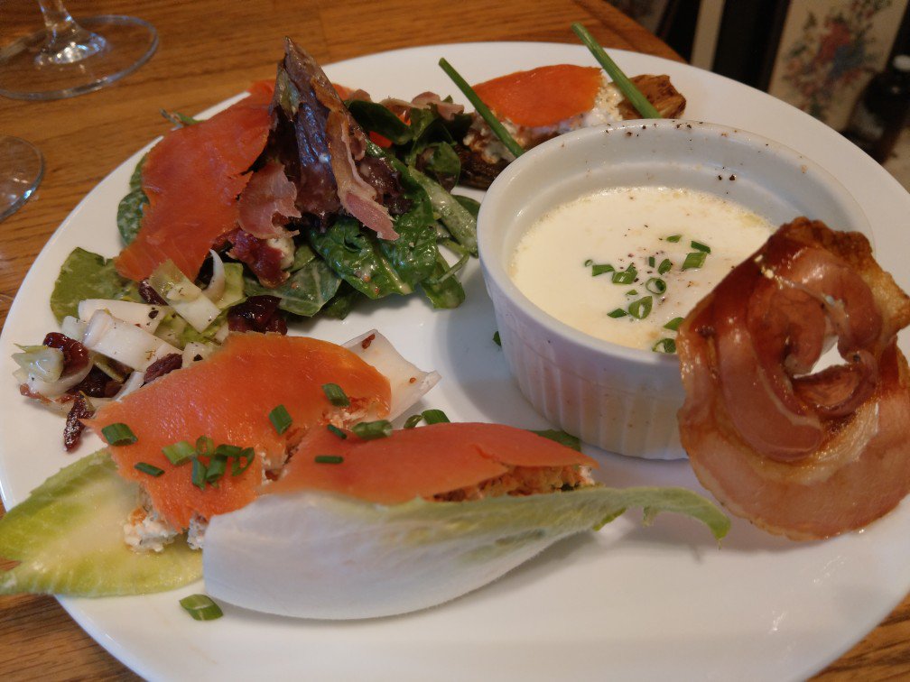 AnotherWineBlog's tweet image. Here is what we are pairing with @SnoothMedia #VillaMaria Tasting