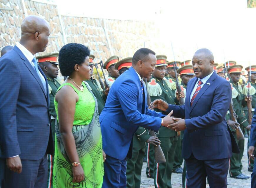 Ikiriho's tweet photo. Le Président @pnkurunziza et le @BurundiGov au Forum organisé par @BurundiEAC pour célébrer les 10 ans d'intégration du #Burundi dans l'EAC https://t.co/eFj6re7wNk