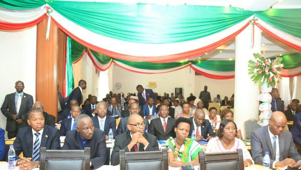 Ikiriho's tweet photo. Le Président @pnkurunziza et le @BurundiGov au Forum organisé par @BurundiEAC pour célébrer les 10 ans d'intégration du #Burundi dans l'EAC https://t.co/eFj6re7wNk