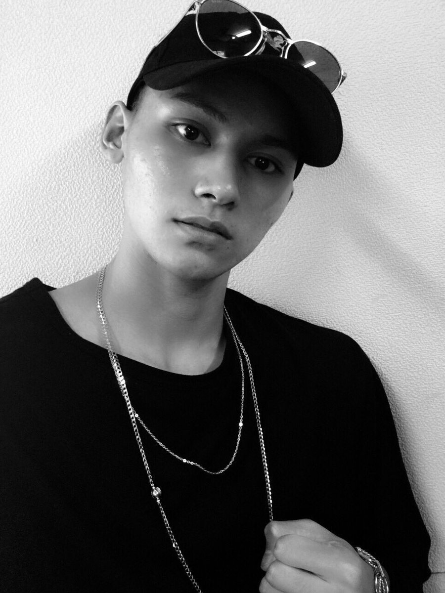 botanicious's tweet photo. #exiletribeselcaday #wallselfie
im eww https://t.co/aZPgQMg6vj