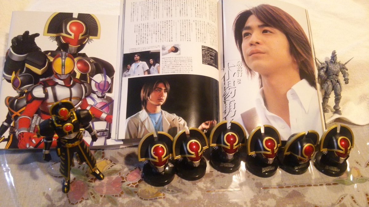月子 アイコン変更しました בטוויטר 仮面ライダー555劇場版 今日 28日は泉政行くんの月命日 劇場版 仮面ライダー555 パラダイス ロスト 泉政行くんは 仮面ライダーオーガを演じました 映画のパンフレットとアルバム そしてオーガのフィギュアとマスクです 何気