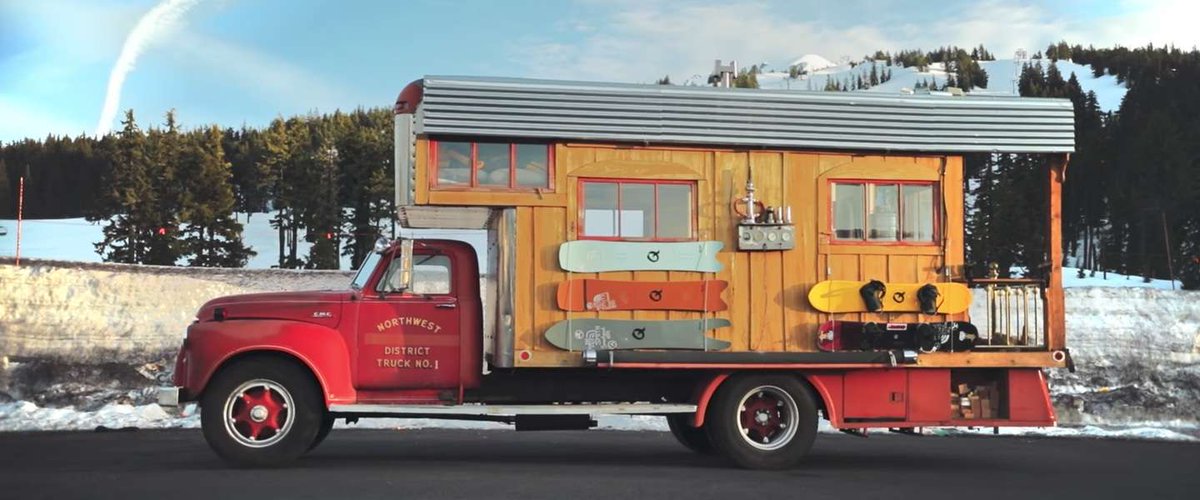 travelvalley's tweet photo. Gaaf: oude brandweerwagen omgebouwd naar ultieme snowboard-home. https://t.co/K9SSzrL4k3 https://t.co/kcUoq06APE