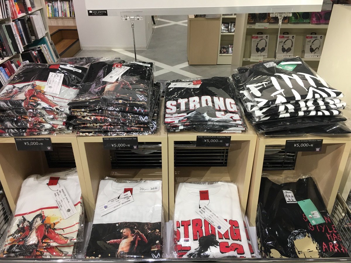 Wwe Japan Wweが博多でポップアップショップをオープン 6 30 7 1に両国国技館で開催されるwwe 日本公演を記念して現在 Wwe Pop Up Shop を Hmvbooks Hakata で開催中 中邑グッズも多数販売中 7 5まで どうぞお越し下さい Wwetokyo T Co