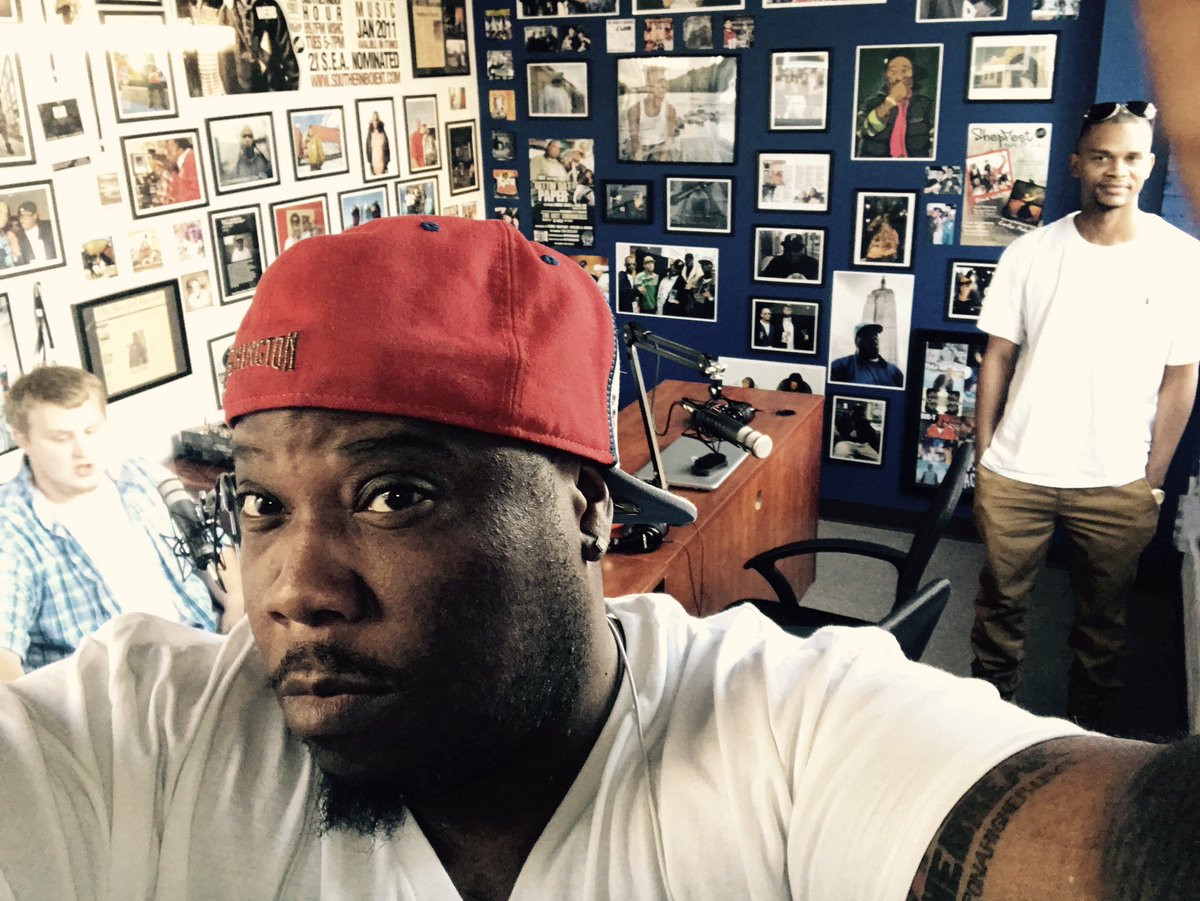 DaSouthernBoiHr's tweet image. #RadioFlow 🎧 w/ @DaSouthernBoiHr + @SouthernBoiEnt + @OneRoomMedia 💯💪🏾💪🏾#Rap #HipHop #LiveStream #PodCast