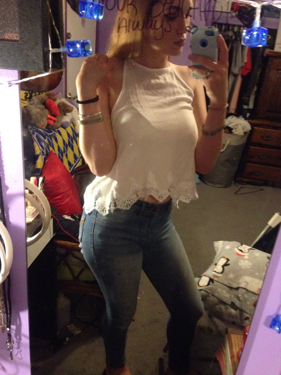 Alex_wuv_cod's tweet photo. Love this outfit 😛 #today https://t.co/CswZYUYb0Y
