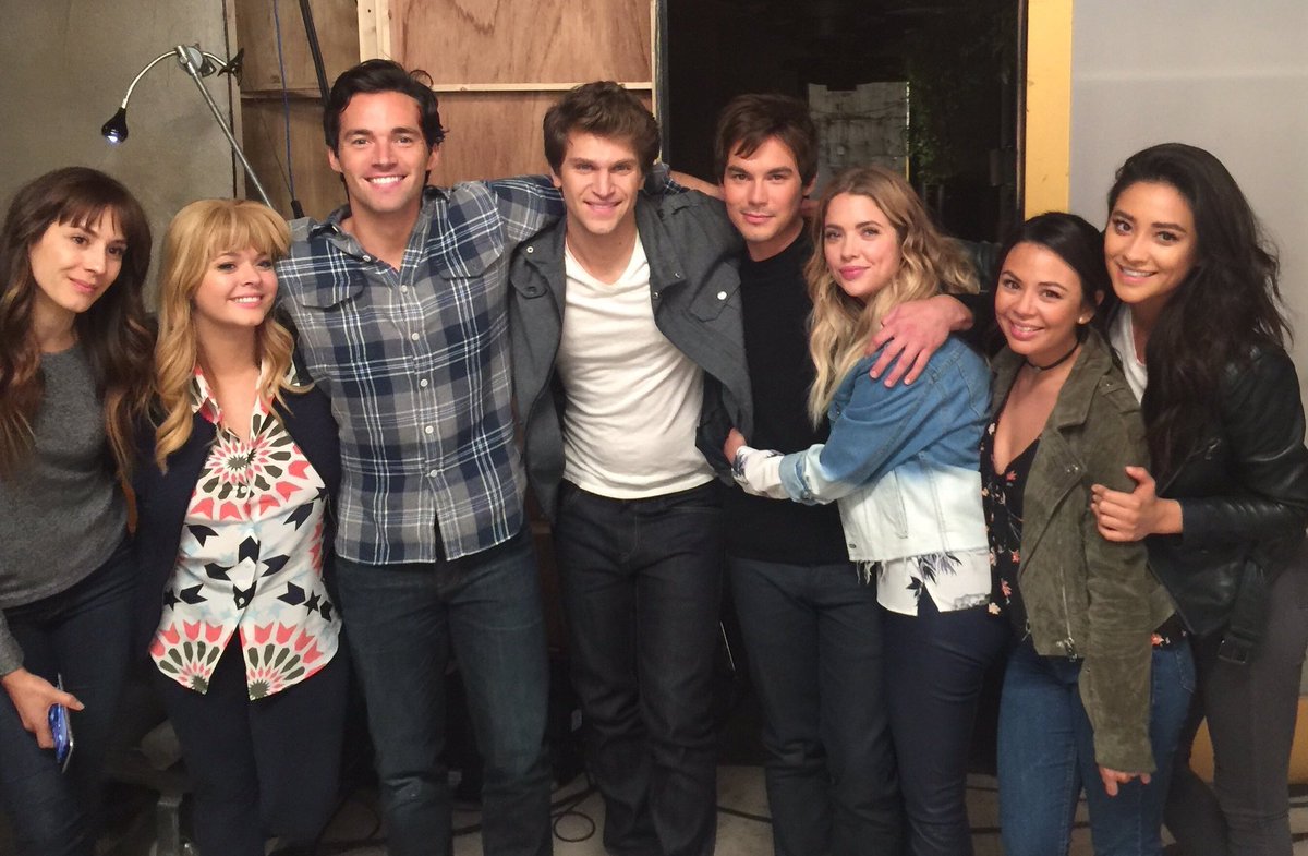 rexhaqueen_'s tweet image. #PLLGoodbye Thank you ❤
Not Cry lourdes please.
#PrettyLittleLiars #PLLEndGame #PLLFinale 
ALWAYS AND FOREVER IN MY HEART 💜 I LOVE YOU CAST