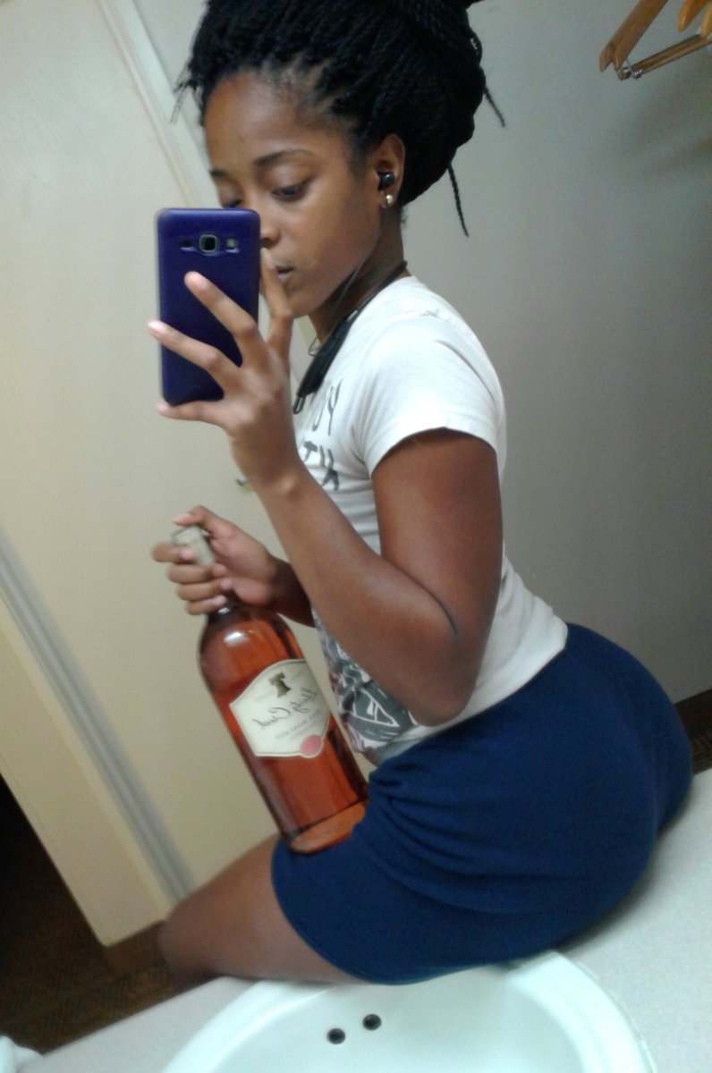 Sexysatis's tweet photo. Tonight session #WineSippin #Dolo https://t.co/puvhKtUL4C
