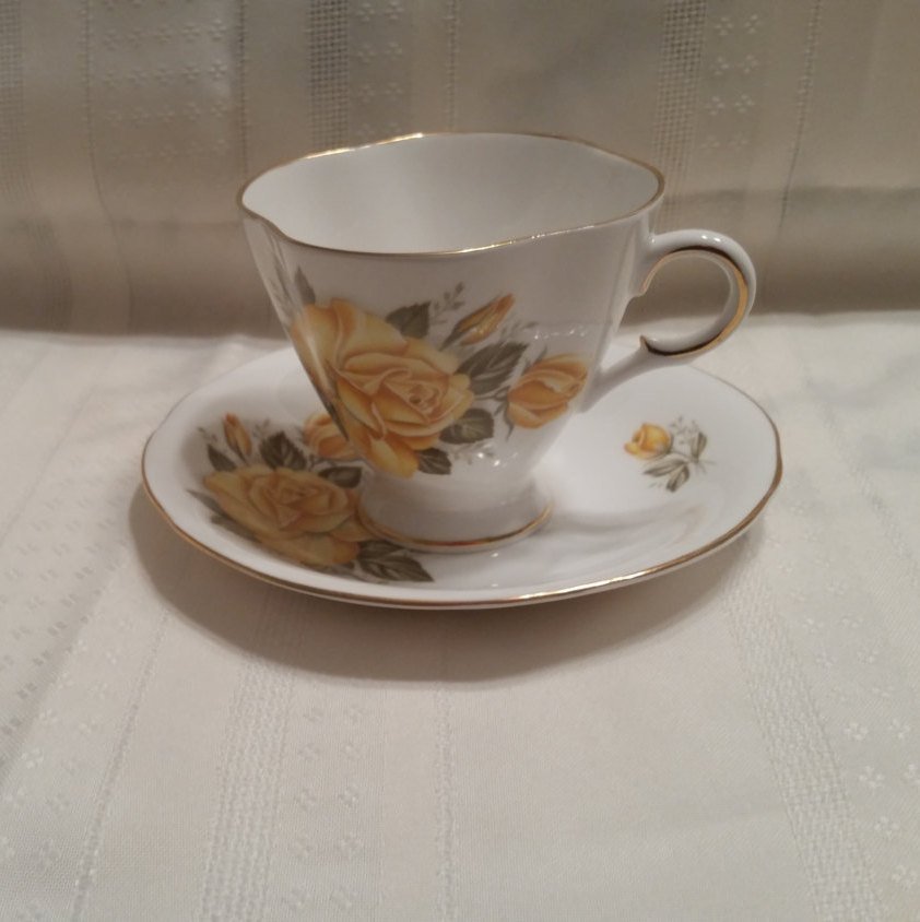 Lyn_Bluefish901's tweet photo. ROYAL WINDSOR Teacup & Saucer, Vintage Fine Bone China, Engla… https://t.co/17N54XDM0S #AmazingFunVintage #CrownLogo https://t.co/vxN9nhFxlD