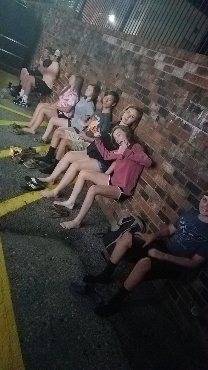 kdav1029's tweet photo. Wall sit contest at 7-11 waiting for our chapter to finish buying our traditional snack run. #vaffa #TransformFFA #holdit https://t.co/KFMUFqwIk4