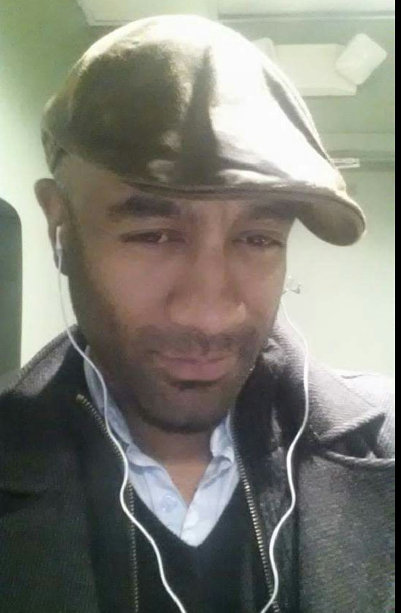 robotdaydreams's tweet image. Have music...will travel