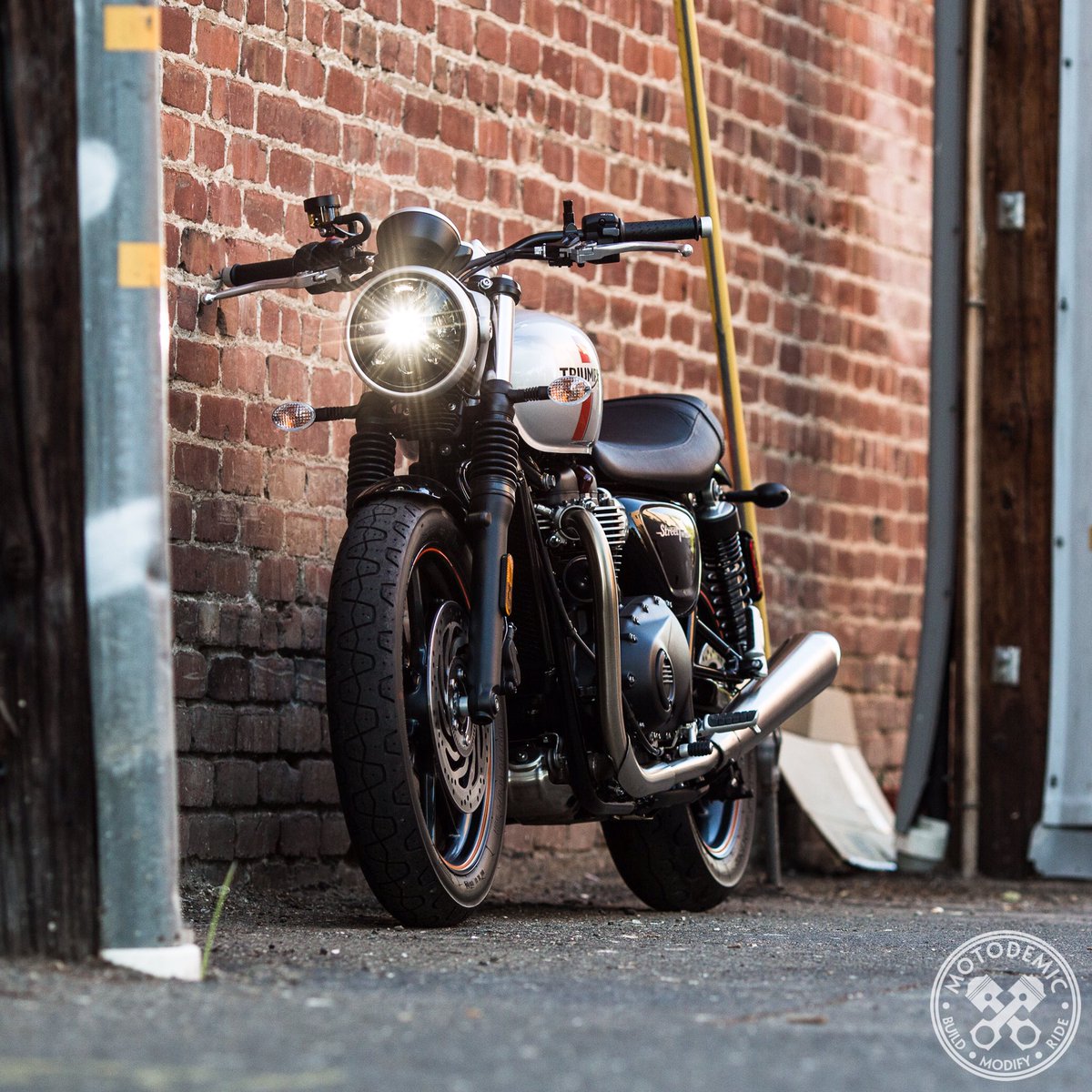 motodemic's tweet photo. The #StreetTwin is a great all around machine. Even better with our LED Headlight Upgrade 😉 https://t.co/e1cc5m3ajq