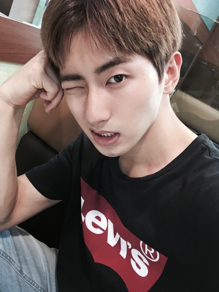 officialmap6's tweet photo. [#MAP6 #JVIN #제이빈]오랜만에 흐림 필터를 사용해 봤다 #오늘날씨맑음 https://t.co/pRHyNkEZKw
