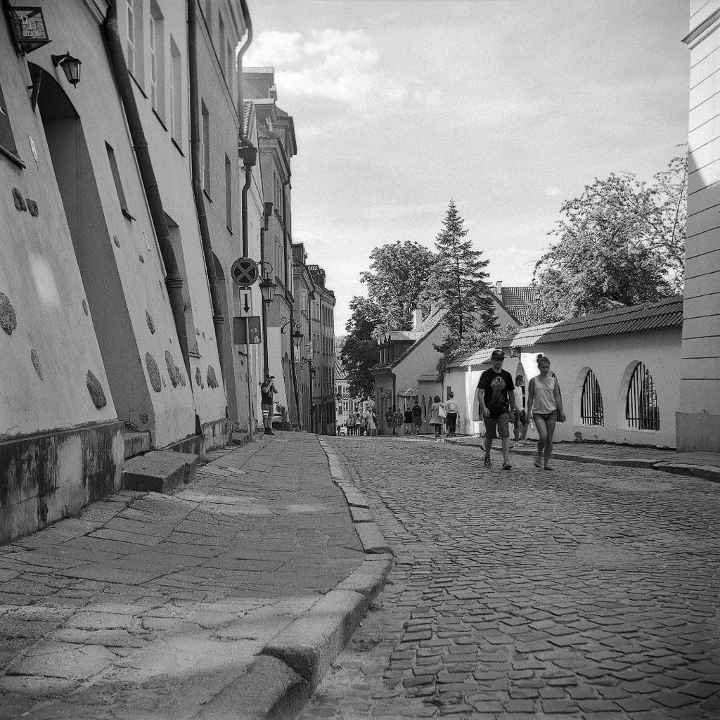 karwasz's tweet photo. Warszawa
.
#street_persons 
#streetphotography 
#ishootstreet
#lubitel 
#166universal 
#ilford
#onfilm 
#analogphoto 
#analogphotography 
#… https://t.co/8g0XA6ctau