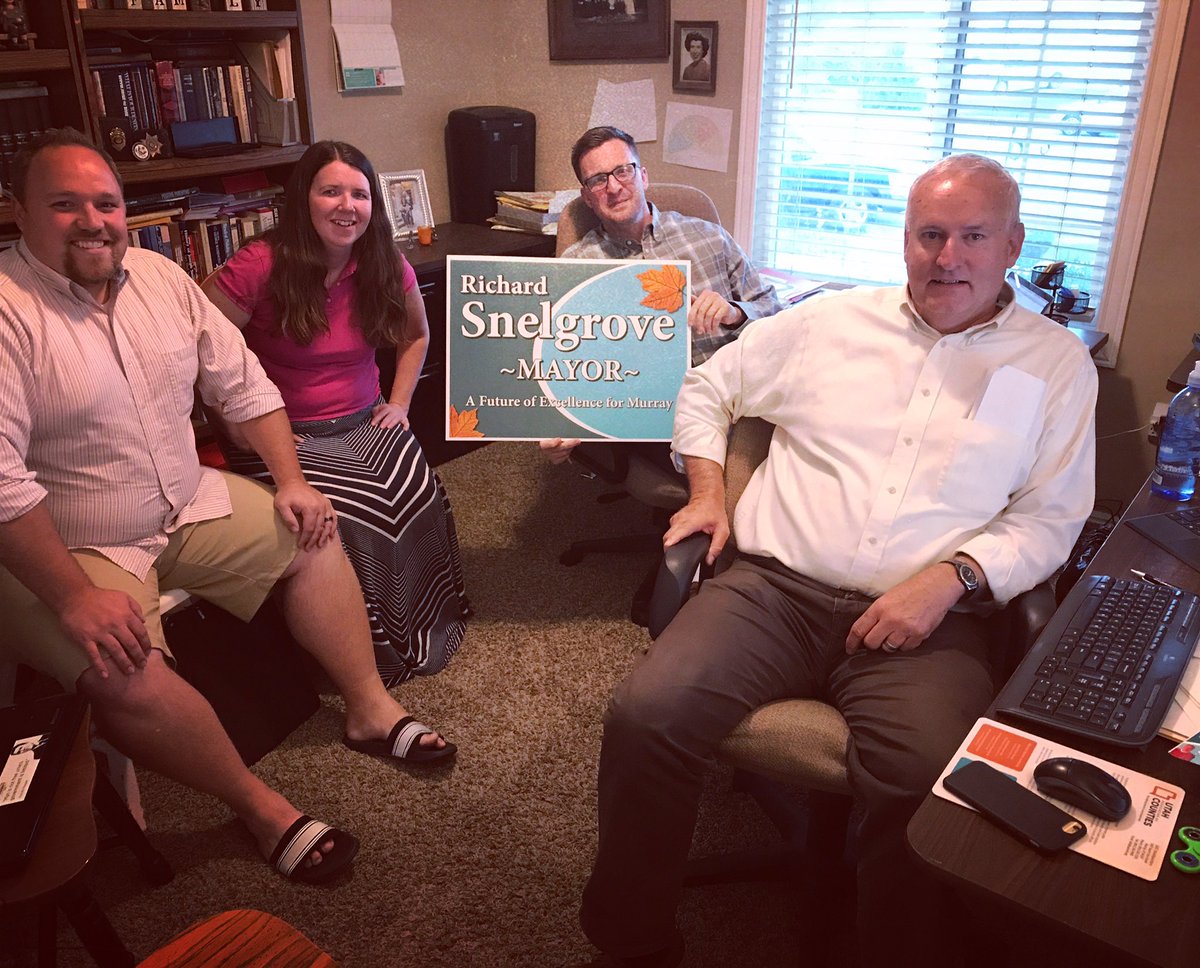 RichardSnelgro's tweet photo. Had a #teamsnelgrove meeting tonight. The best team! #anexcellentfuture #murray #utah #utpol #snelgroveformayor https://t.co/MtXHMzzDdr