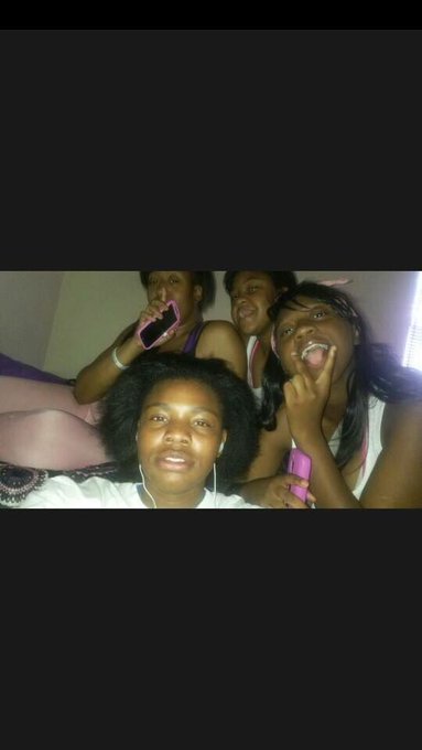 Everybody in this picture was ugly as shit🤦🏾&zwj;♀️🤦🏾&zwj;♀️🤦🏾&zwj;♀️🙄 https://t.co/2TfE854OVx<a href="/tag/newprofilepic"class="tags"><span>#newprofilepic</span></a>