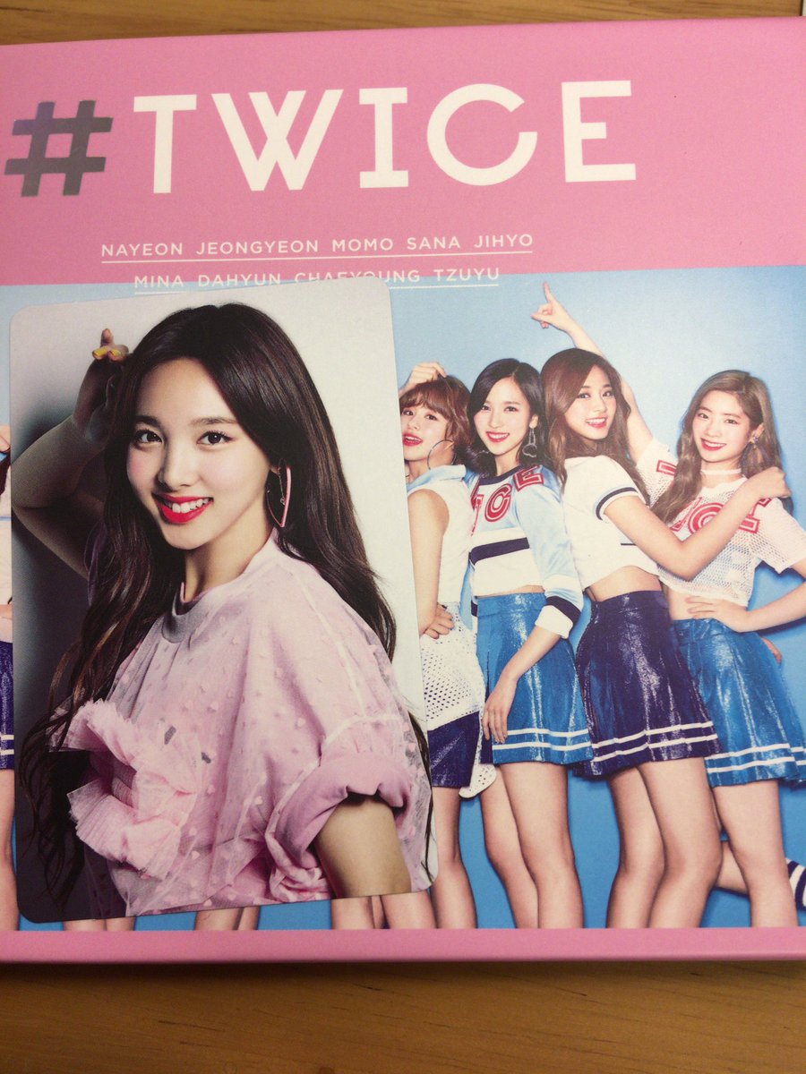 tsun129's tweet photo. TWICEのハイタッチ会のナヨン当たったけど行けないし、もったいないから誰かに譲りたいけど、トレカまで渡さないとダメだから悩む https://t.co/z3O56SslqE