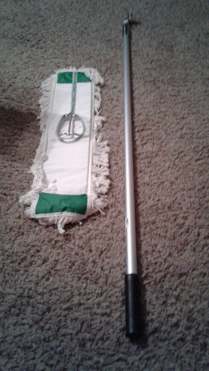 kathyrobinson19's tweet photo. Commercial grade dust mop to clean large areas and under furniture, around corners, etc. #DustMop #OSOclean #Ad https://t.co/HsbRZmI7PB https://t.co/xyNksDk5t0