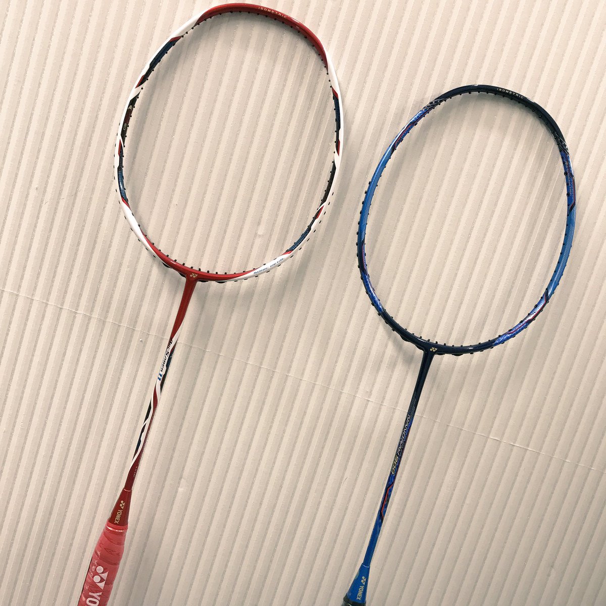 スピードとコントロール性能を重視したバドミントンラケット