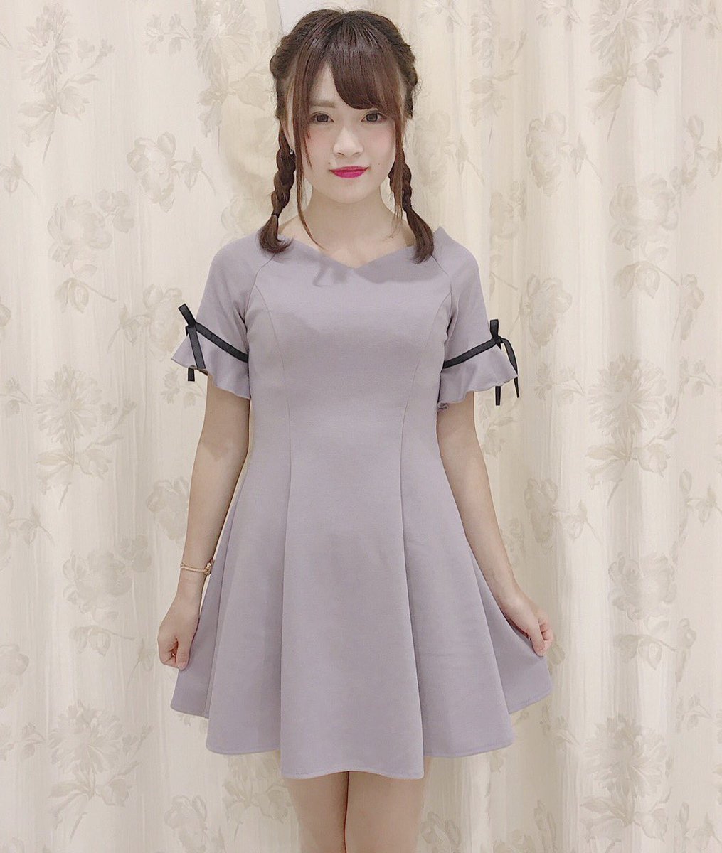 Evelyn渋谷109 Staffオススメワンピース シルエットがとっても 可愛らしく袖の部分にポイントで リボンが付いてるので大人可愛く 着て頂けます デート服に是非いかがでしょうか 7900 Tax 着用staff160cm Evelyn Scoopnest