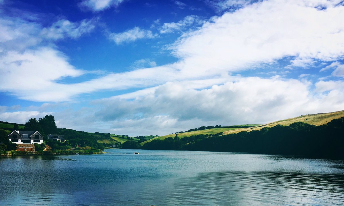 DevoniaWater's tweet image. @DevoniaWater can thank the rolling hills of #southdevon for its #soft and #fresh tasting water, you only understand once tried! 💦