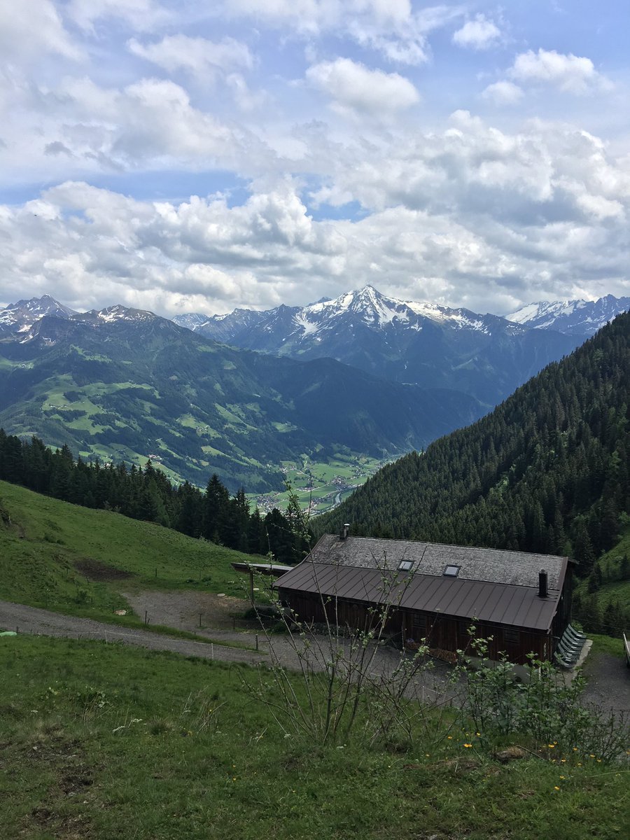 Guten Morgen Twitterbande 
#Bergfest  und was der Tag uns 
noch so schenkt :)